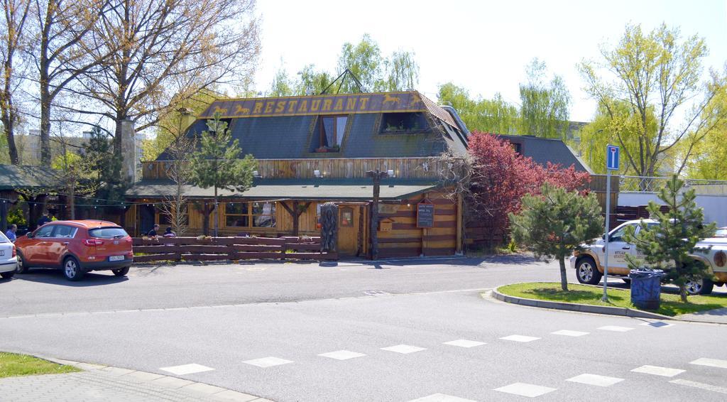 Restaurant A Penzion Steak Station Pardubice Exterior photo